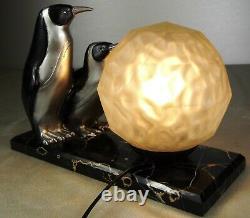 1920/1930 M Bouraine M Le Verrier Rare Statue Sculpture Lampe Art Deco Pingouins