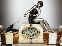 1920/1930 Uriano Statue Sculpture Pendule Art Deco Horloge Femme Pêcheuse Phoque