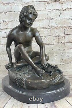 Art Déco / Nouveau Assis Chair Baked Mâle Jeune Homme Bronze Sculpture Statue