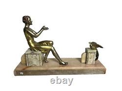 Chiparus, sculpture en composition élégante à l'oiseau vers 1930