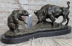 Confrontation Entre Buffalo Et Ours Par Barye Art Déco Grand Bronze Sculpture