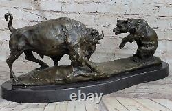Confrontation Entre Buffalo Et Ours Par Barye Art Déco Grand Bronze Sculpture