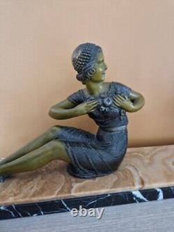 Demeter Chiparus 1868-1947 Sculpture en régule Art Déco signée Femme à la biche