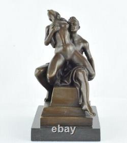 En Sculpture Couple Sexy Style Art Deco Bronze massif Signe