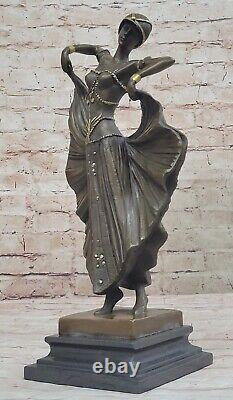 Fait Bronze Art Déco Statue Frappant Domestique Accent Chiparus Sculpture