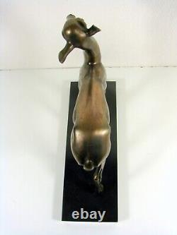 Faon Sculpté Art Déco Fonte d'Art sur Socle en Marbre Noir Signé Rochard