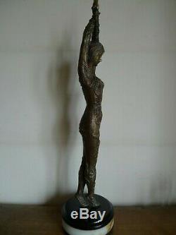 Importante Statue Sculpture Femme Style Art Deco Apres Chiparus Moderne