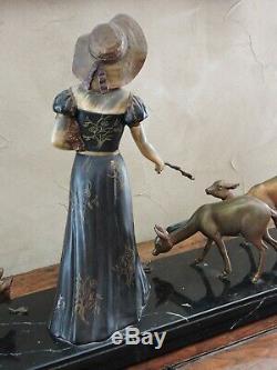 Importante sculpture Art déco représentant une femme nourrissant des biches CHAM