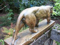 Importante sculpture lionne marchant en terre cuite signée Bargas Art Déco 1930