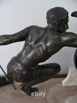Jean de Roncourt Sculpture régule Pendule chasseur Jäger Art Déco 1930 no bronze