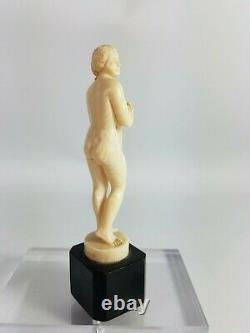 Jeune femme dévêtue sculpture figurine Art déco Signée Canava Très bel état