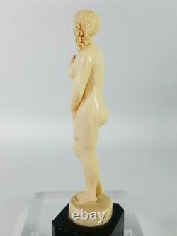 Jeune femme dévêtue sculpture figurine Art déco Signée Canava Très bel état