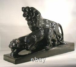 L. Francois St Radegonde Sculpture Art Déco à 2 Lions en Faïence Craquelé Noir