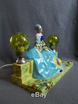 Lampe veilleuse art deco GAZAN Etling sculpture femme en porcelaine statue lamp