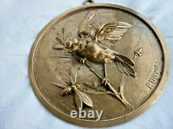 Médaille bas relief en bronze oiseau branché Art Déco signé THOMAS
