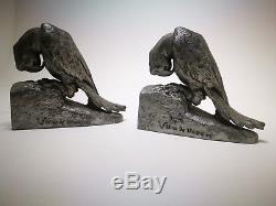 Paire de sculpture Perroquets Van De Voorde en régule patinée argent