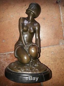 Sculpture Art Déco bronze Amedeo Gennarelli 1881-1943 Jeune fille accroupie