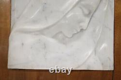Sculpture Art Déco en bas-relief en marbre blanc
