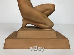 Sculpture D'époque Art Déco De Femme Nue En Terre Cuite Signée S. Daniel