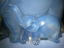 Sculpture Statuette Art Deco Elephante Et Elephanteau Verre Opalescent Verlys