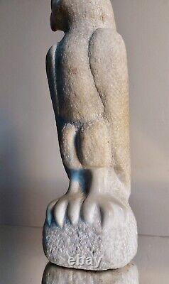 Sculpture animalière en marbre de Cararre représentant un aigle art déco oiseau