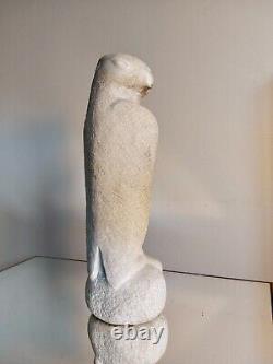 Sculpture animalière en marbre de Cararre représentant un aigle art déco oiseau