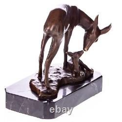 Sculpture cerf avec faon en bronze Art déco d'après Barye