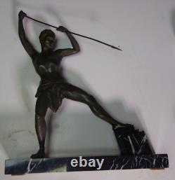 Sculpture chasseur ours statue art deco Uriano Ugo Cipriani carving