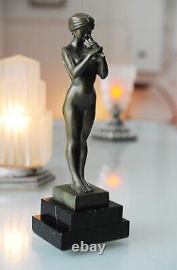Sculpture en bronze Art Deco Charmeuse de serpent nue Signée G. Garreau