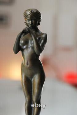 Sculpture en bronze Art Deco Charmeuse de serpent nue Signée G. Garreau