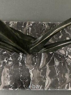 Sculpture en bronze signée TIT Art déco décor d'oiseau sur marbre gris H5254