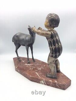 Sculpture enfant et biche en régule patiné sur socle en marbre Art Déco