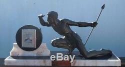 Sculpture homme athletique chasseur lance Roncourt pendule époque Art Déco 1930
