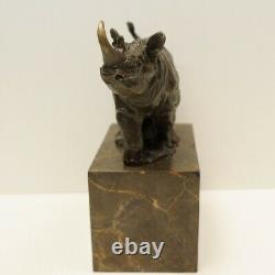 Statue Sculpture Rhinoceros Animalier Style Art Deco Bronze massif Signe