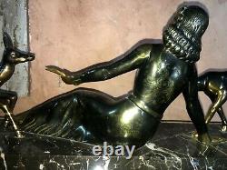 Statue art deco en regule Femme et biches Signé M. Secondo C. 1920 sculpture