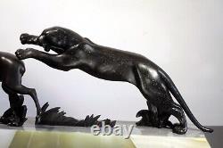 Statue art déco panthère chassant une gazelle