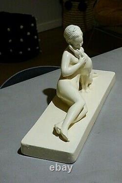 Statuette. Sculpture ART DECO, femme et levrier