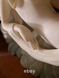 Très Belle Sculpture Art Déco Femme Allongée 1930 Pierre Verte Et Albatre
