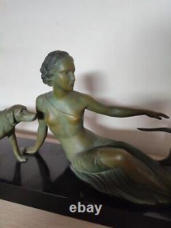 Ugo Cipriani (1887-1960) Grande sculpture Art-Déco Jeune femme et ses chiens